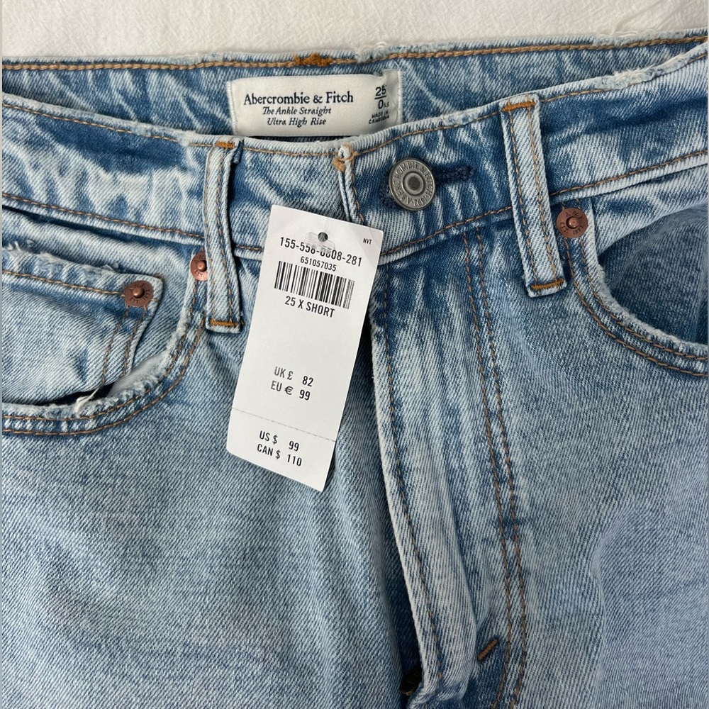 Abercrombie & Fitch Ultra High Rise Ankle Straight Jean